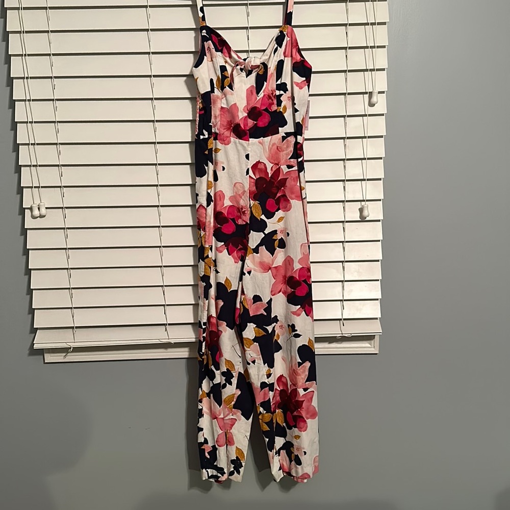 Floral keyhole jumper